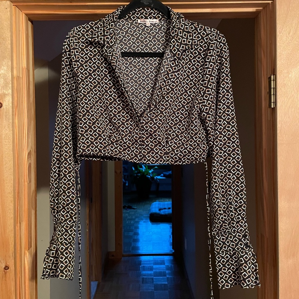 Bailey Rose Women’s Cropped Button Down Blouse Size M